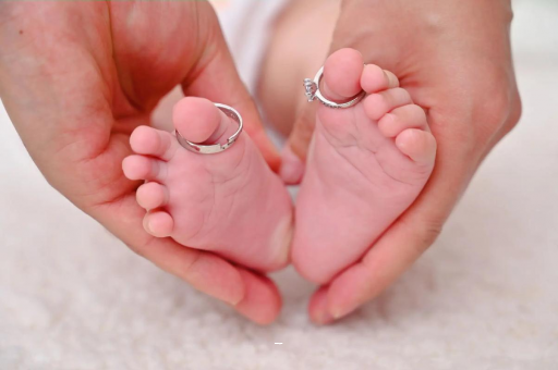 菏泽宝宝脸上长黑点